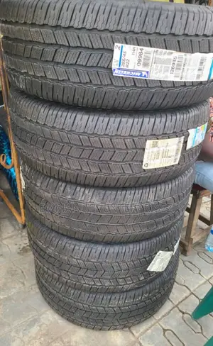 285/45r22 Michellin Tire