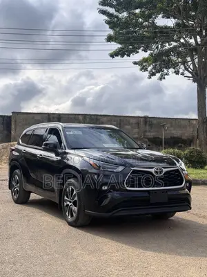 Toyota Highlander XLE 2022 Black