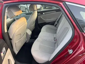 Hyundai Sonata SE 4dr Sedan (2.4L 4cyl 6A) 2015 Red
