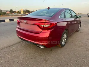 Hyundai Sonata SE 4dr Sedan (2.4L 4cyl 6A) 2015 Red