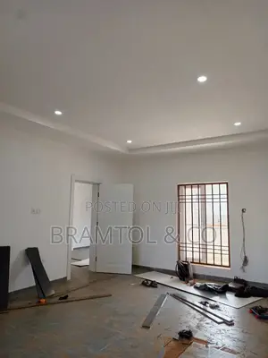 Newly Refurbished 3 Bedroom Terraced Duplex