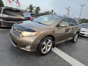 Toyota Venza V6 AWD 2011 Gold