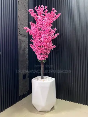 Cherry/Segium Plant and Hexagon Fiber Vase