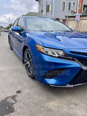 Toyota Camry SE (2.5L 4cyl 8A) 2019 Blue
