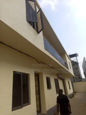 4bdrm Duplex in Gaduwa for rent