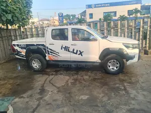 Toyota Hilux 2.0 VVT-i SRX 2011 White