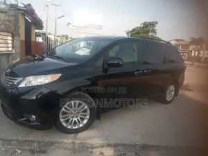 Toyota Sienna XLE 8 Passenger (3.5L 6cyl 6A) 2016 Black