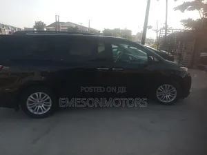 Toyota Sienna XLE 8 Passenger (3.5L 6cyl 6A) 2016 Black