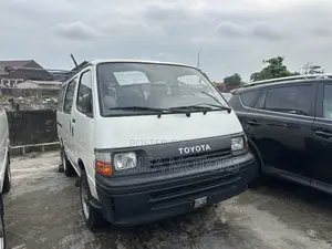 Toyota HiAce 2002 White