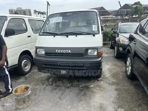 Toyota HiAce 2002 White