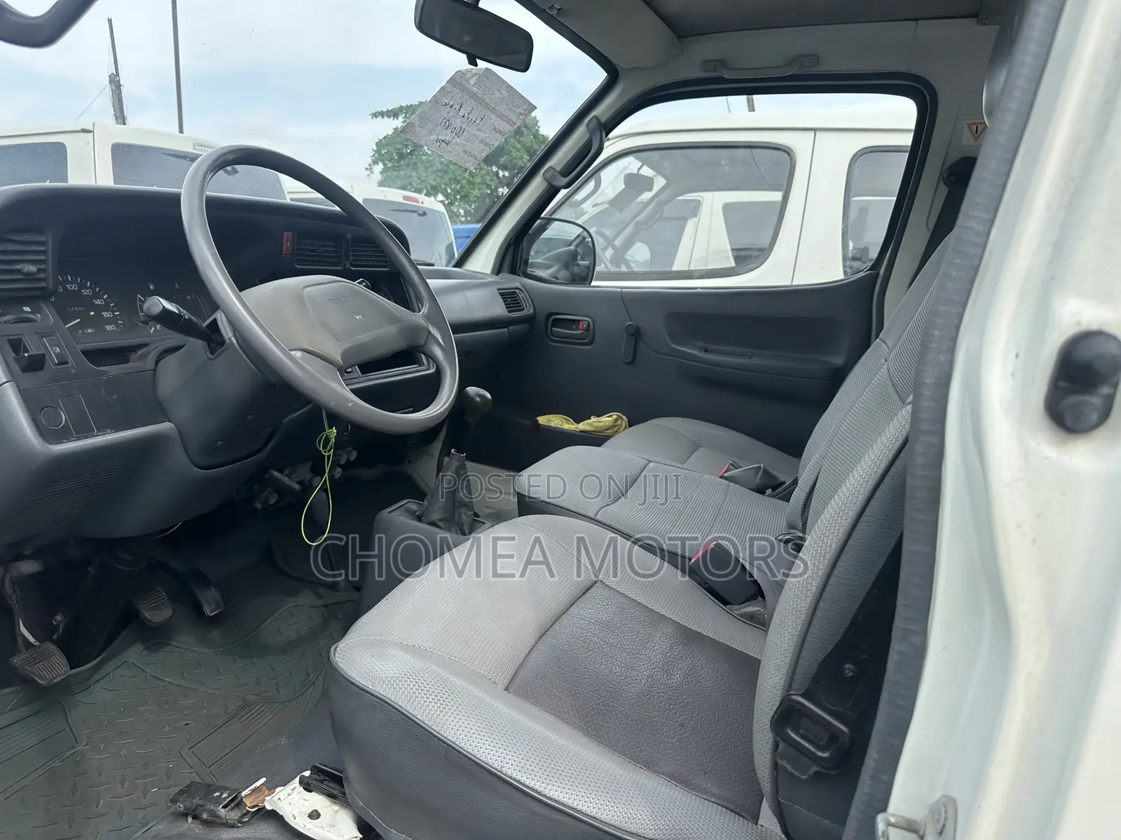 Toyota HiAce 2002 White