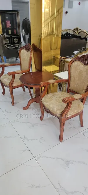 Complete Set of Kinds and Queen Chair