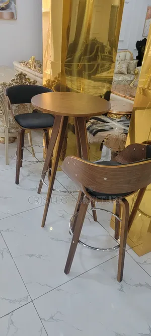 Complete Set of Kinds and Queen Chair