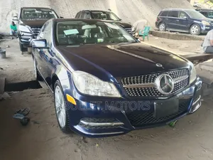 Mercedes-Benz C300 2011 Blue