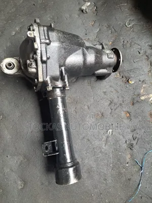 Front Center Axle Land Cruiser 2004 Model Lx470 Available as Seen