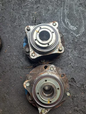Front Hub Tacoma 08, 4runner 05 2x4 Available as Seen