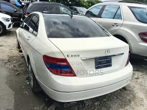 Mercedes-Benz C300 Luxury Sedan RWD (3.0L 6cyl 7A) 2009 White
