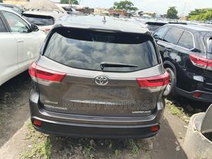 Toyota Highlander Limited 4dr SUV AWD (3.5L 6cyl 6A) 2014 Gray