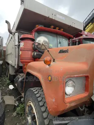 Tractor Mack