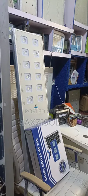 100watts Wakatek All In One Solar Street Light