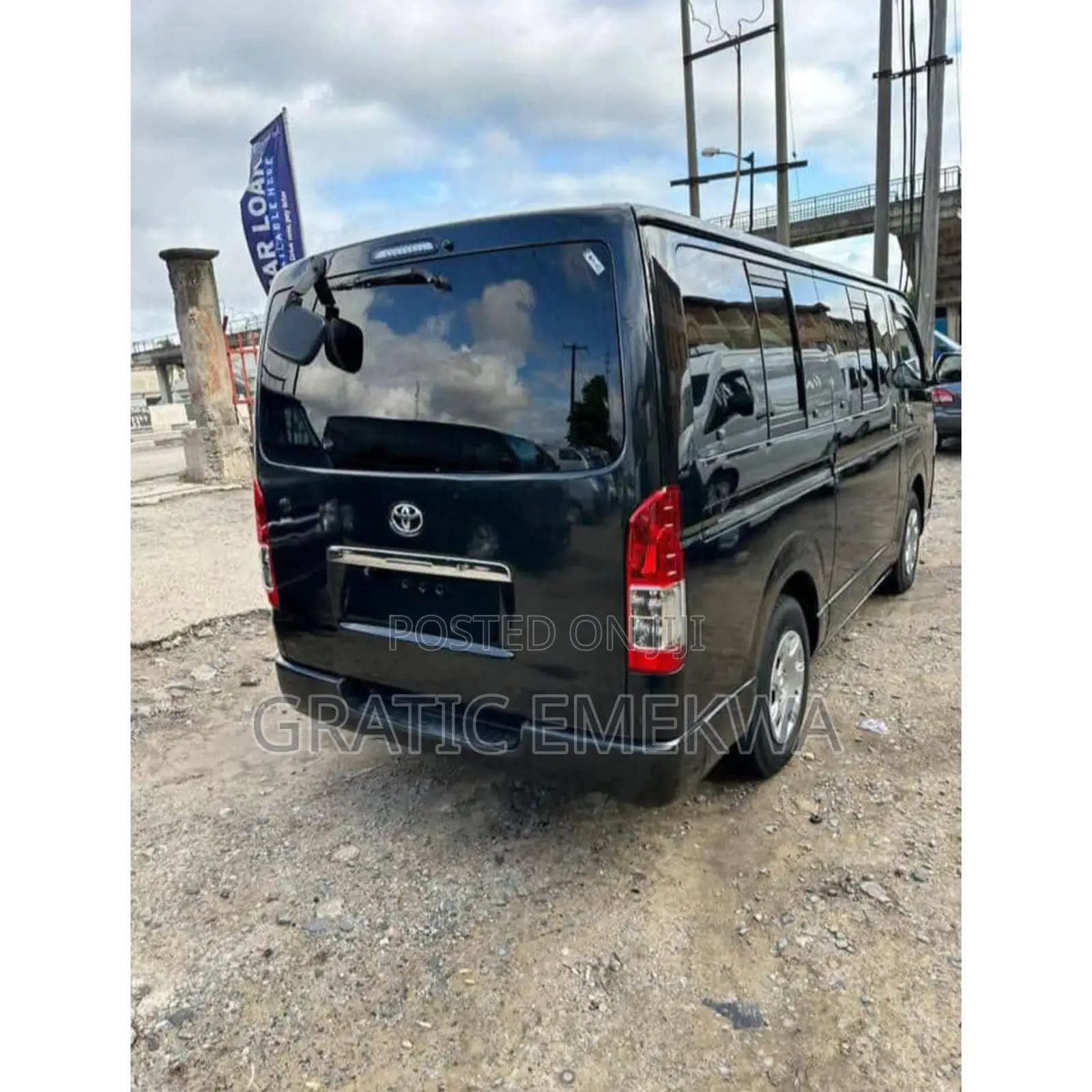 Toyota HiAce 2015 Black