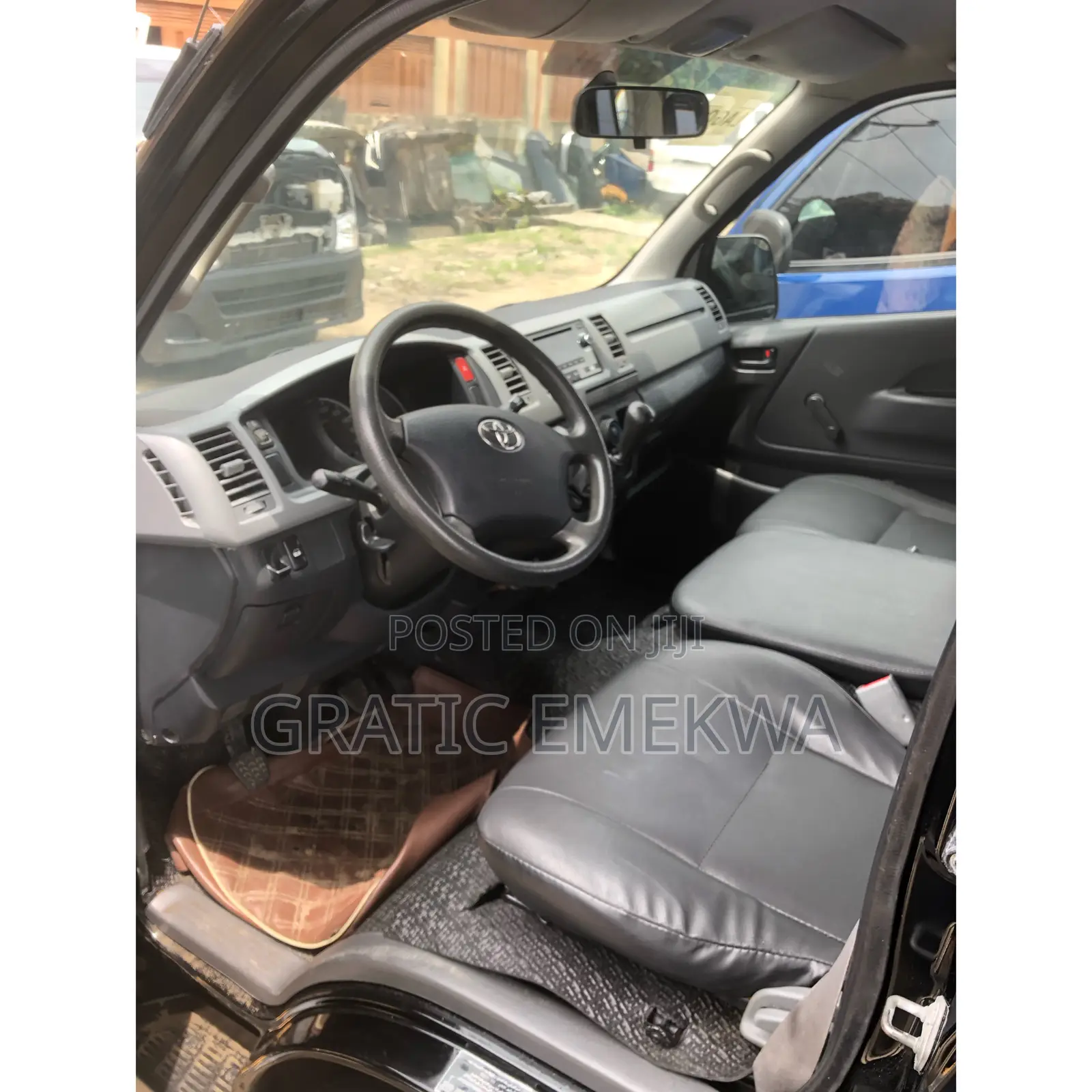Toyota HiAce 2015 Black