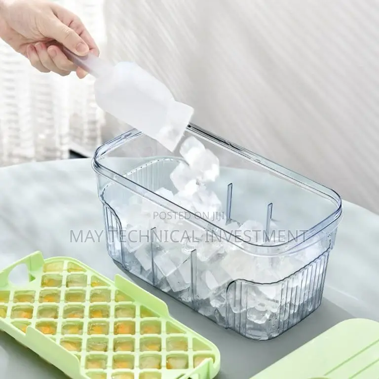 Ice Maker and Bucket With Shovel