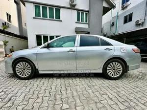 Toyota Camry SE V6 4dr Sedan (3.5L 6cyl 6A) 2011 Silver