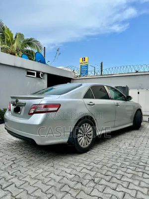Toyota Camry SE V6 4dr Sedan (3.5L 6cyl 6A) 2011 Silver