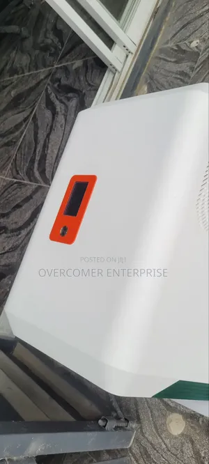 New 3600wh Cola Solar Generator