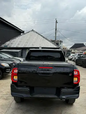New Toyota Hilux 2025 Black