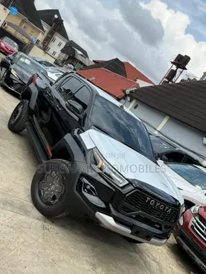 New Toyota Hilux 2025 Black