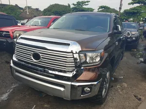 Toyota Tundra 2017 Brown