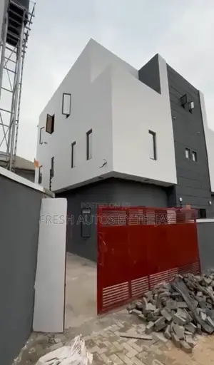 4bdrm Duplex in Gate Way Estate for sale