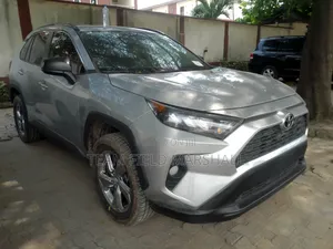 Toyota RAV4 XLE AWD 2020