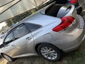 Toyota Venza 2011 Silver