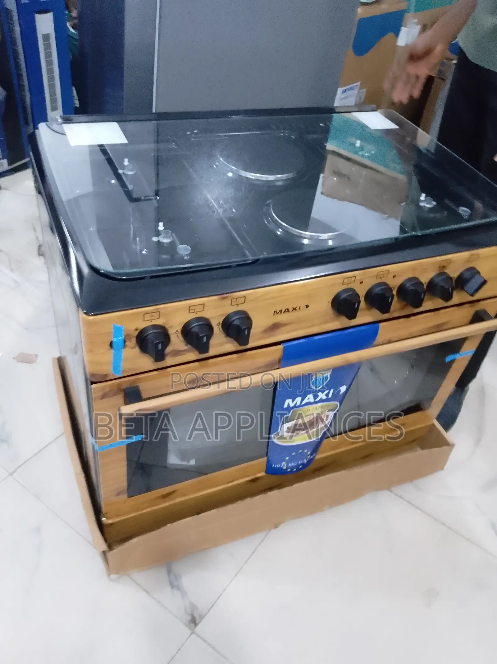 Maxi 4 Gas + 2 Electric Cooker – Versatile Kitchen Partner