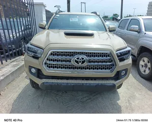 Toyota Tacoma 2017 Gold