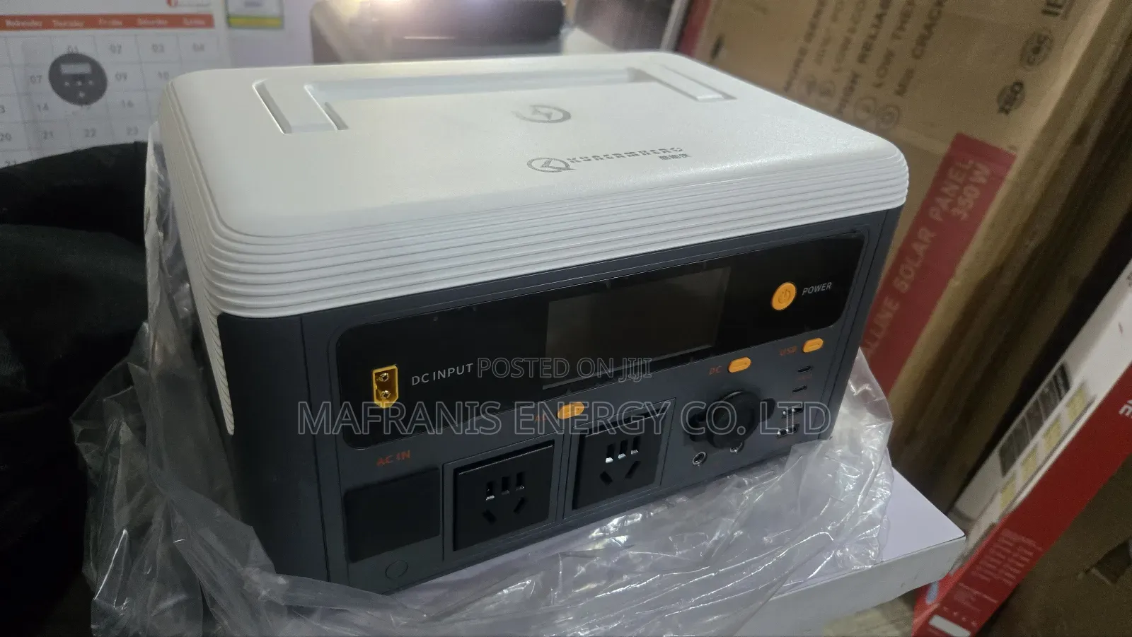 700 Watt Solar Generator With Solar Panel