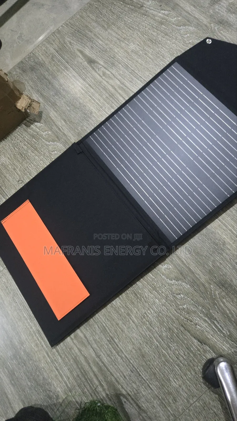 700 Watt Solar Generator With Solar Panel