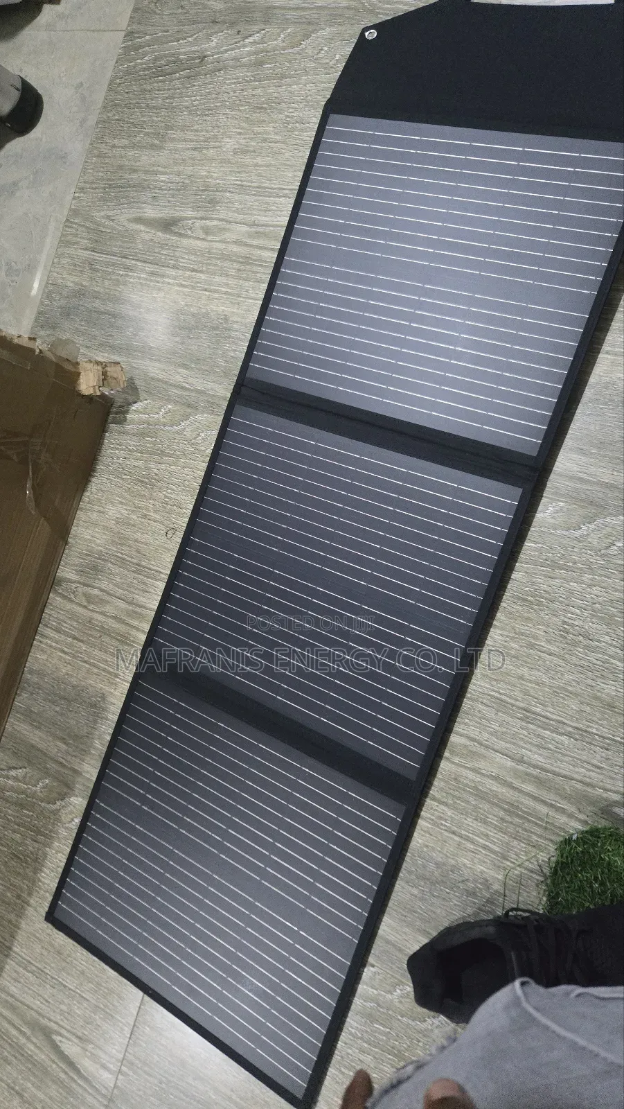 700 Watt Solar Generator With Solar Panel
