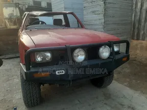 Toyota Hilux 1999 Red