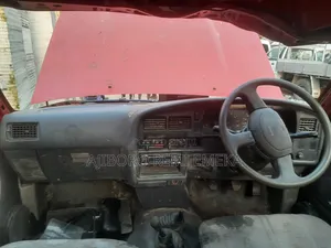Toyota Hilux 1999 Red