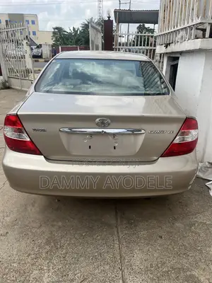 Toyota Camry 2004 Gold