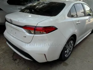 Toyota Corolla LE 2020 White