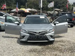 Toyota Camry 2019 Silver