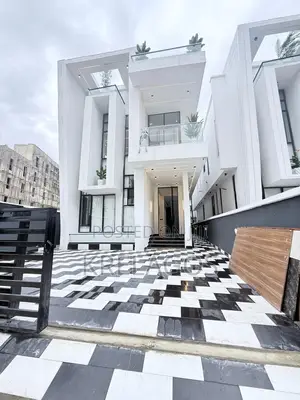 5bdrm Duplex in Chevron for sale
