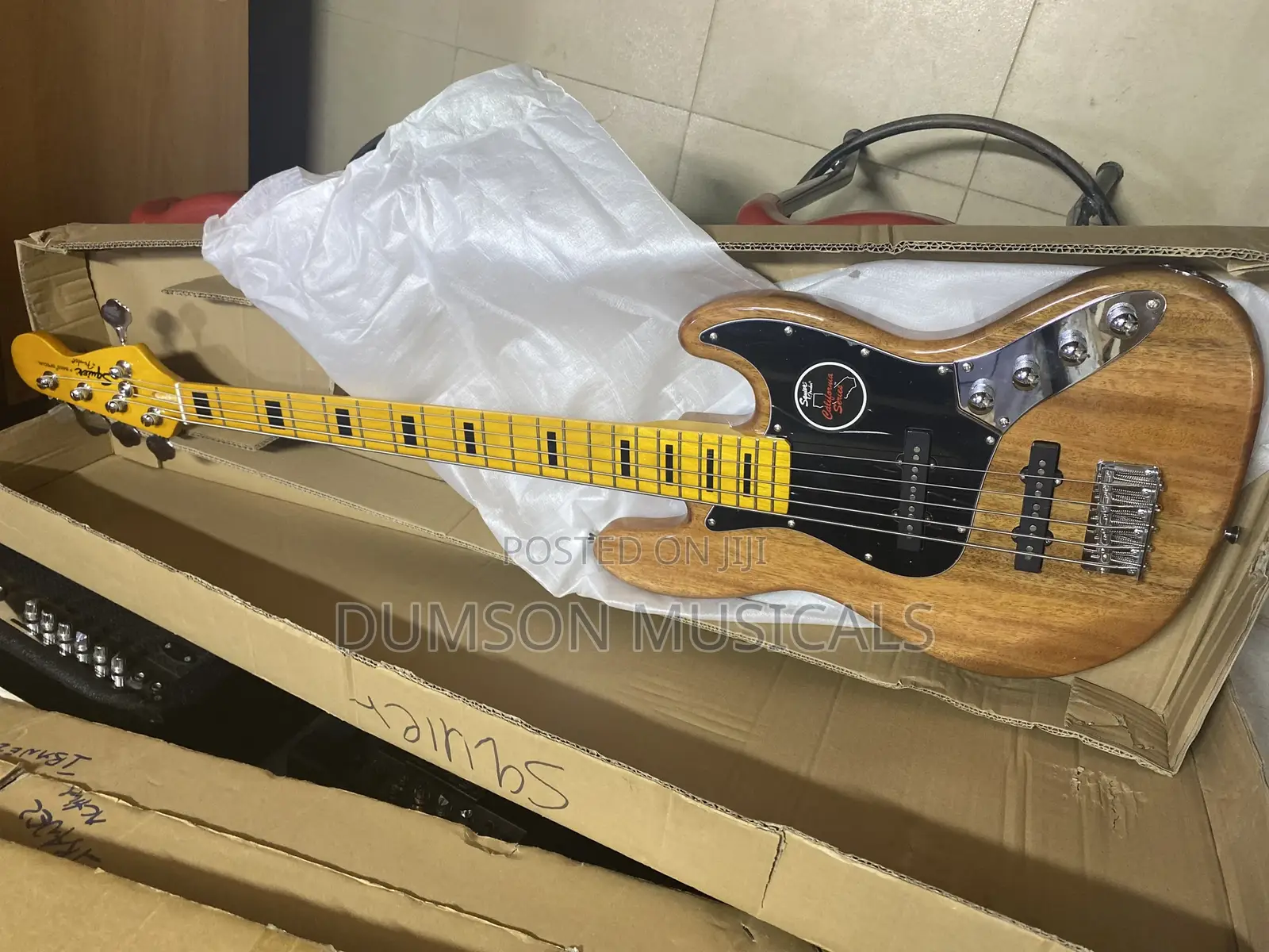 Fender Squire Active 5 Strings Bass Guitar 