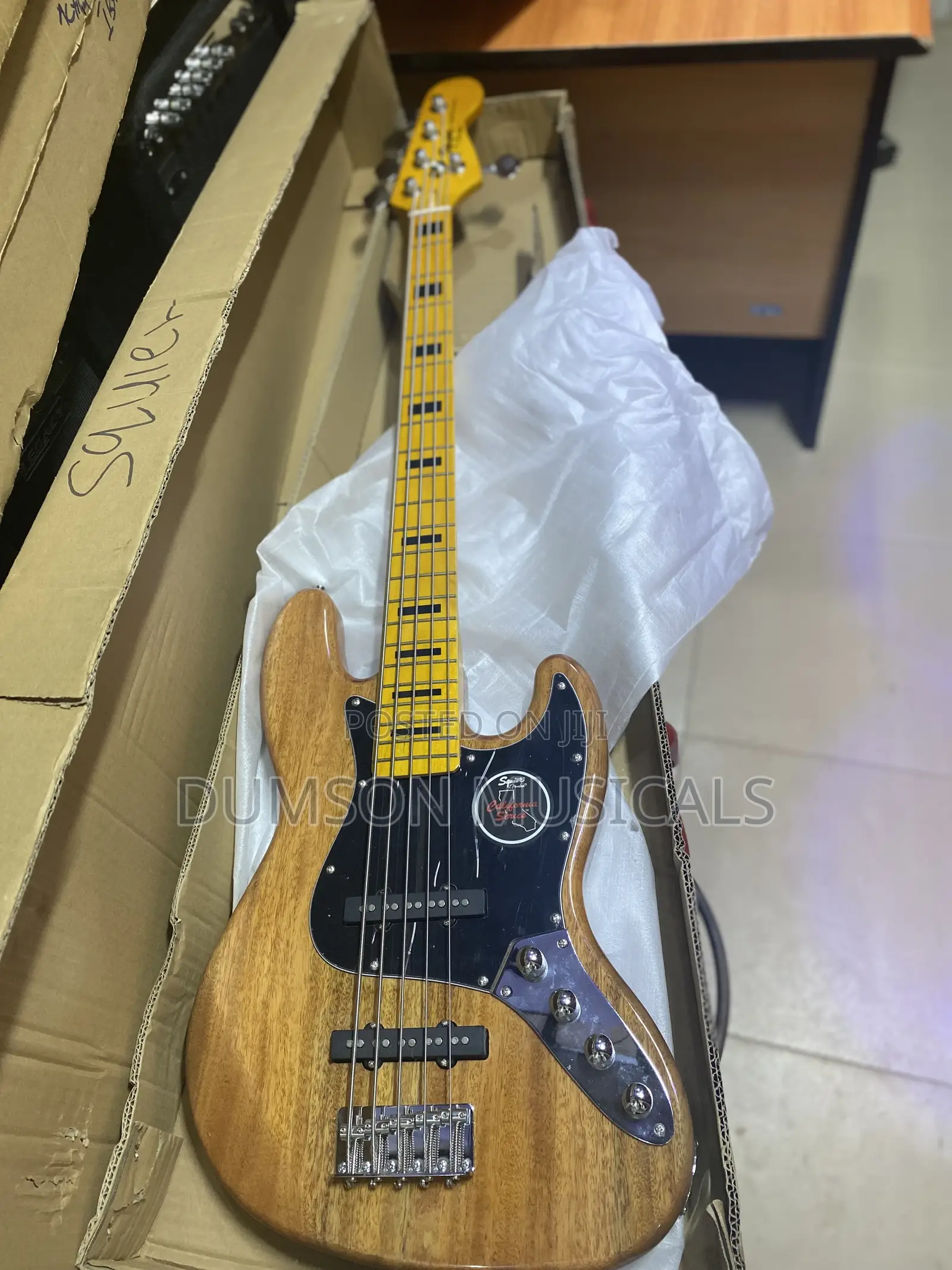 Fender Squire Active 5 Strings Bass Guitar 