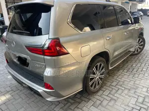 Lexus LX 2021 Gold